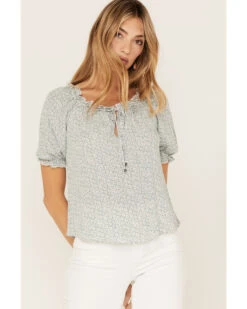 Jolt Women's Ditsy Floral Print Short Puff Sleeve Ruffle Shirt 8 Jolt Women's Ditsy Floral Print Short Puff Sleeve Ruffle Shirt -Twisted X Sales 2000371506 341 P3