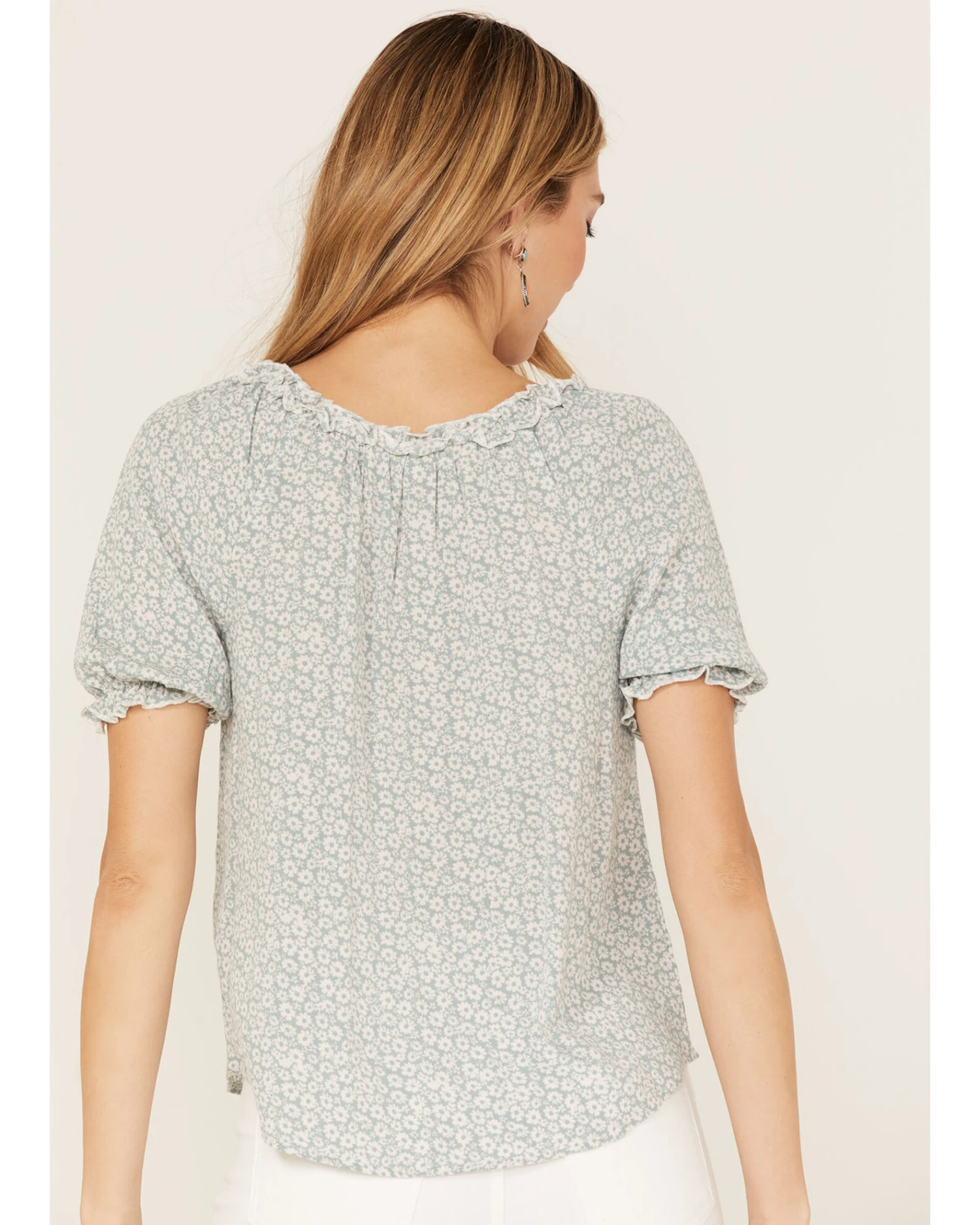 Jolt Women's Ditsy Floral Print Short Puff Sleeve Ruffle Shirt 6 Jolt Women's Ditsy Floral Print Short Puff Sleeve Ruffle Shirt - Image 4